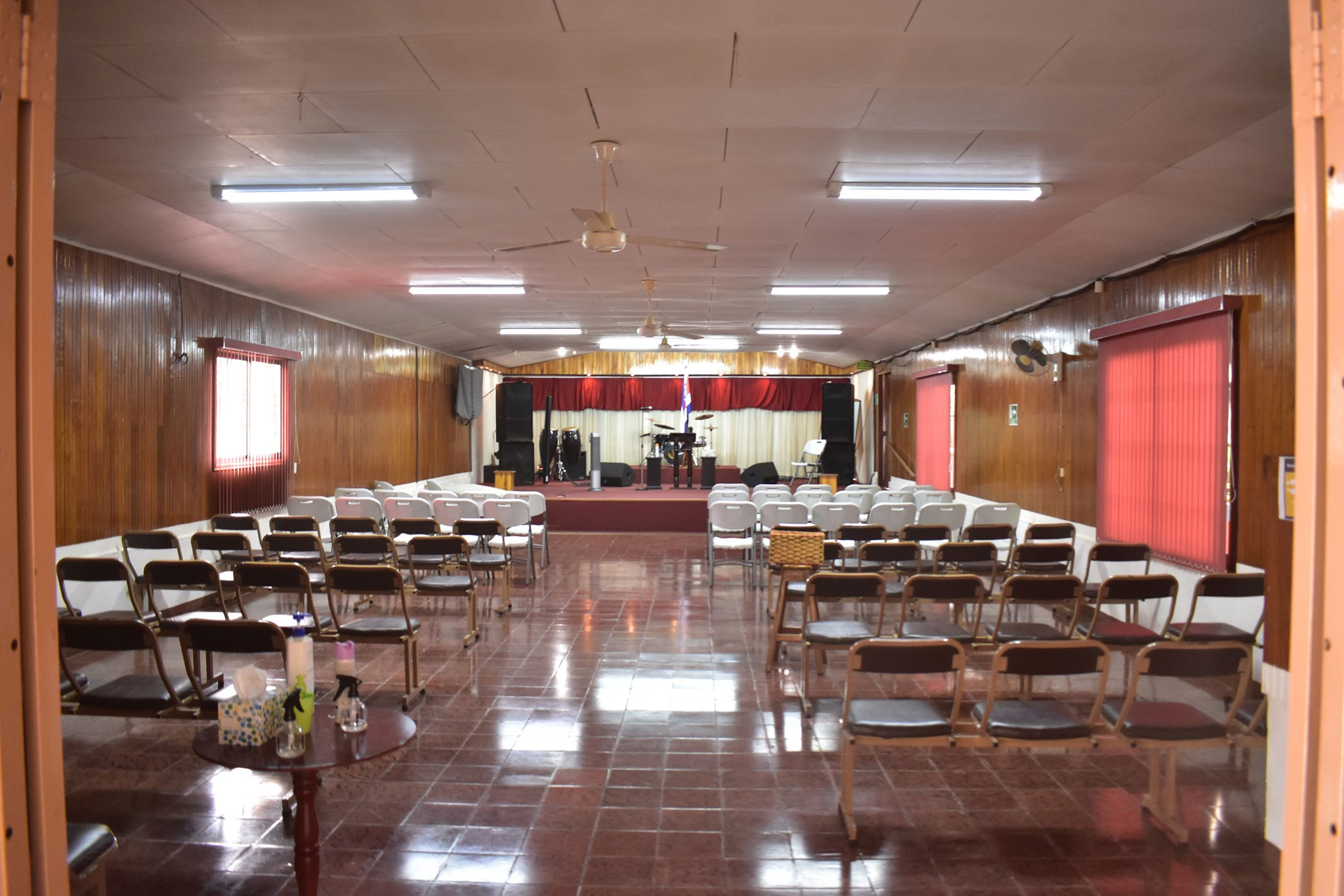 auditorio de la iglesia Comuniad Cristiana de Zaragoza (CCZ)